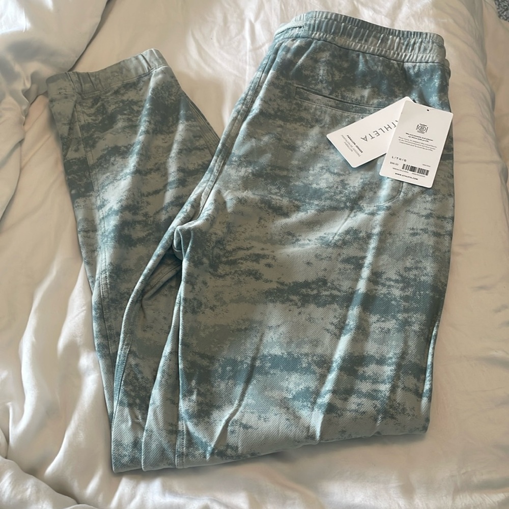 Athleta camo jogger size L NWT
